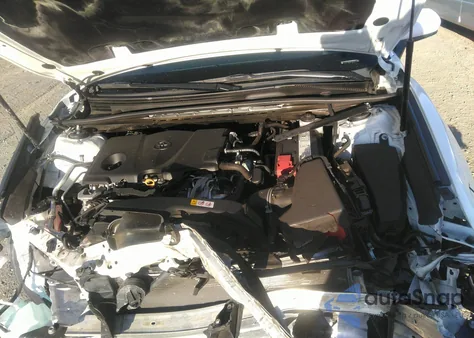 2019 Toyota Camry Le z USA, uszkodzony, nr VIN 4T1B11HK8KU740596